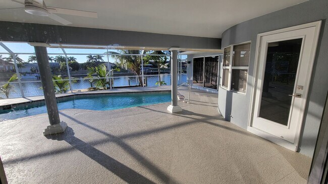 Building Photo - 4416 SW 24th Ave