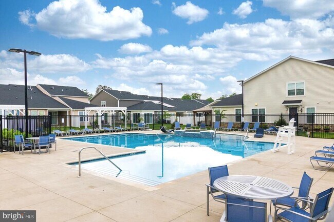 Building Photo - 13950 Englefield Dr