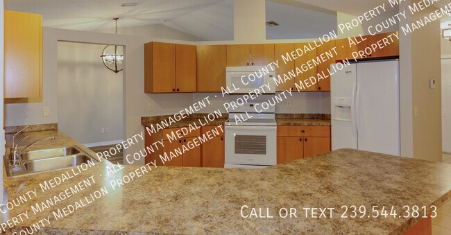 Building Photo - 4112 SW 6th Pl