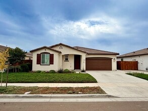 Building Photo - 2035 Greenbriar Dr
