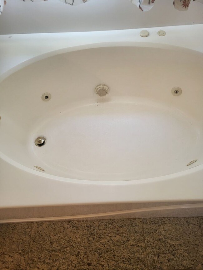 Building Photo - 5049 Pine Lake Ct