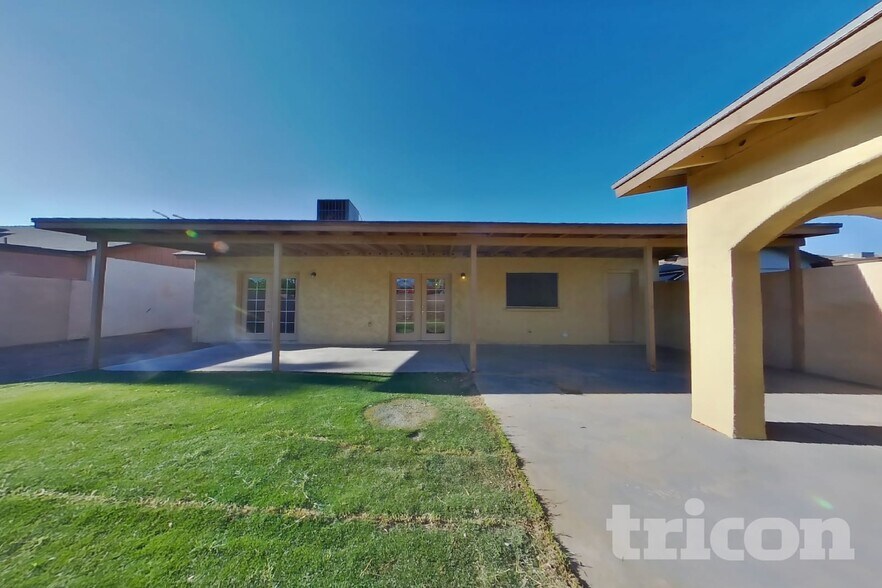 Building Photo - 102 W Ivyglen St