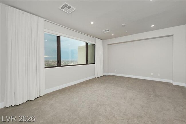 Building Photo - Modern Tri-Story Home in McDonald Highlands