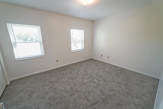 Building Photo - 2325 W Pensacola St