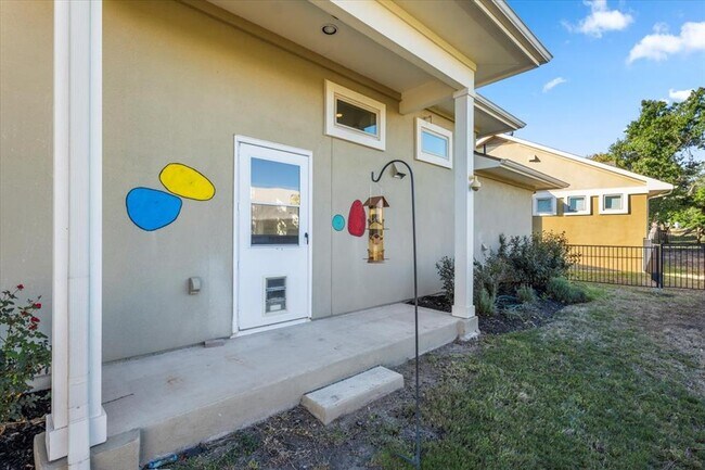 Building Photo - 710 Arrow Point Dr