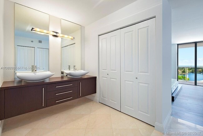 Building Photo - 20505 E Country Club Dr