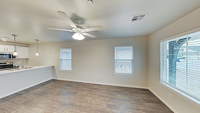 Building Photo - 2 Bedroom 1 Bath Duplex Close To Tinker AFB - Lawncare Included