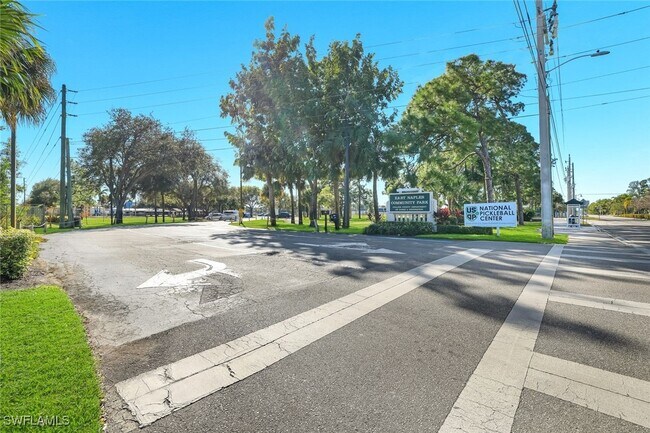 Building Photo - 3561 Thomasson Dr