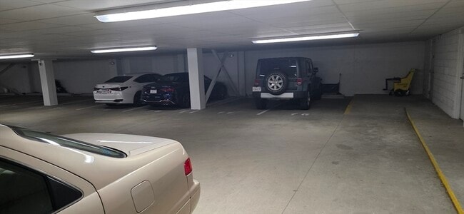 Building Photo - 629 Hammond St