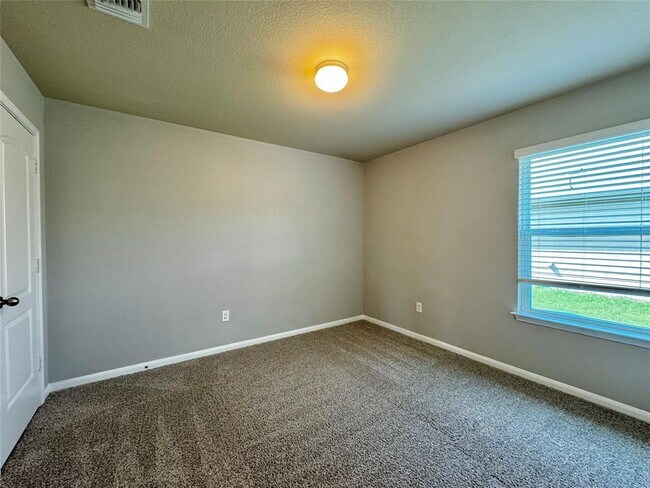 Building Photo - 715 Luna Vista Dr
