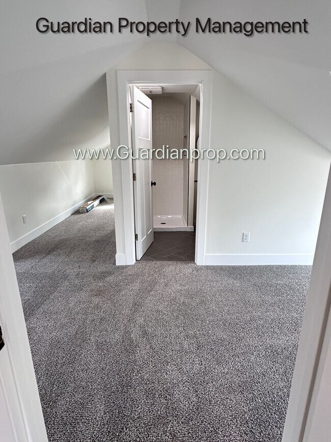 Building Photo - South Minneapolis Renovated Single Family Home, New Bathrooms, Hardwood Floors, W/D