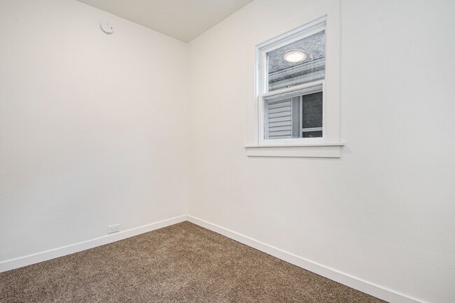 Building Photo - 1036 Park St SW