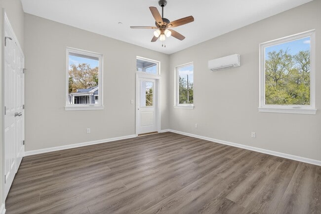 Building Photo - 89 Fishburne St