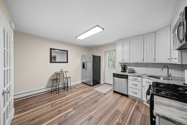 Building Photo - 266 Main St