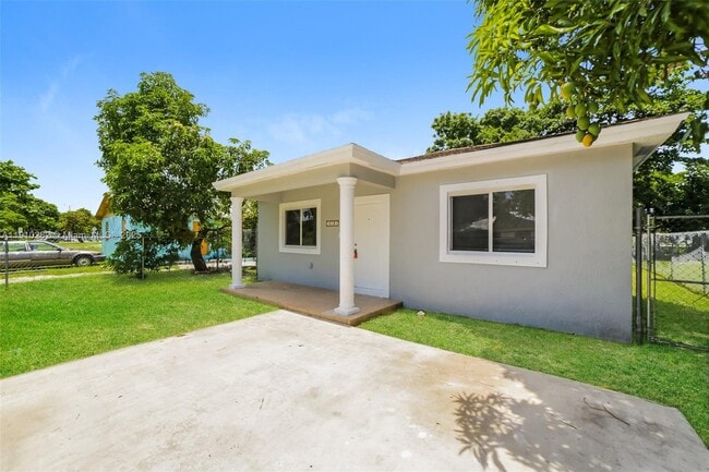 Building Photo - 10131 W Indigo St