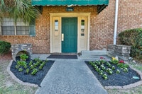 Move In Special - Courtyards