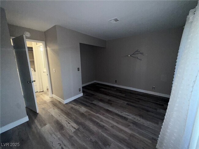 Building Photo - 5219 Caliente St