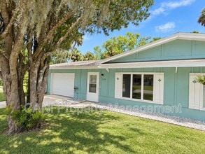Building Photo - 23 Country Club Dr