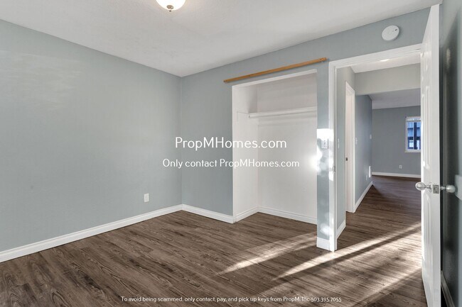 Building Photo - Well-Located 2-Bedroom Unit with Classic C...