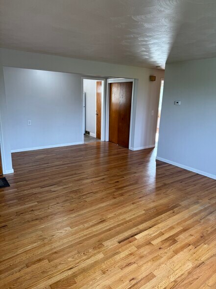 Building Photo - 704 4th St