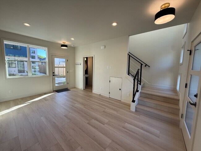 Building Photo - 7313 N Willamette Blvd