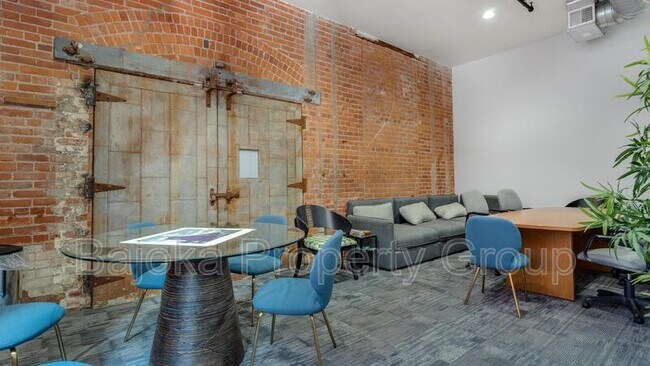 Building Photo - 200 River Pl Dr