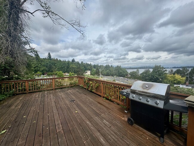 Building Photo - Must See Home!!