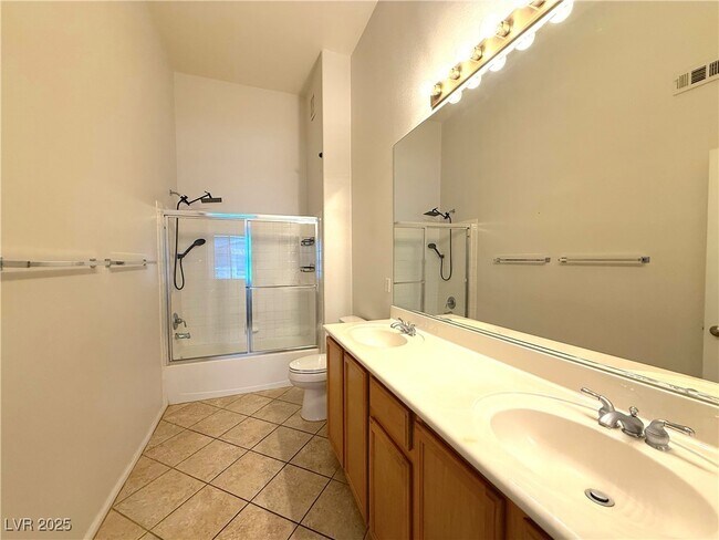 Building Photo - 2305 W Horizon Ridge Pkwy