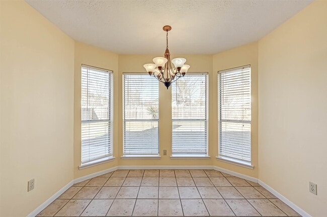 Building Photo - 13410 Lynnville Dr