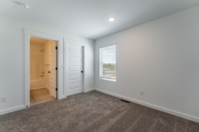 Building Photo - Newer 3BR Centerton Gem: Modern Living with Lawn Care Included!