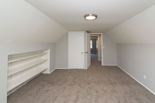 Building Photo - COVEDALE - 3+ bedroom brick cape cod  with one garage built in garage