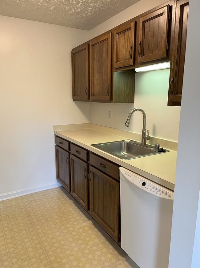 Building Photo - 44710 Beechwood Ct