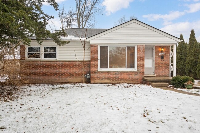 Building Photo - 17133 Delaware Ave