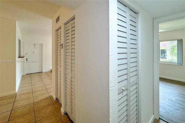 Building Photo - 13898 SW 90th Ave