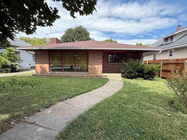 Primary Photo - 515 E Marshall St
