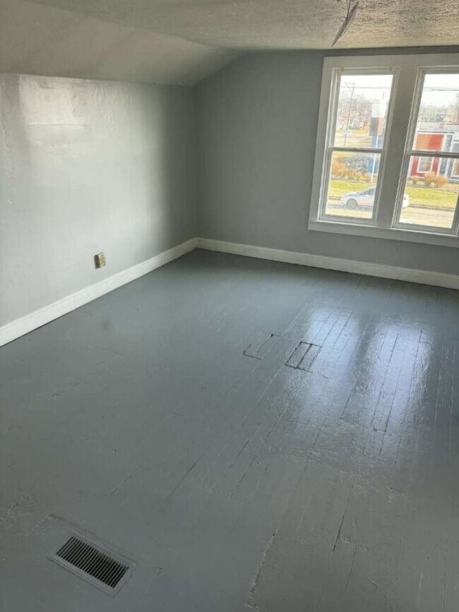 Building Photo - 25TH ST