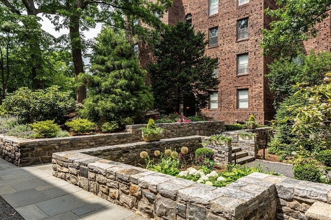 Building Photo - 64 Sagamore Rd