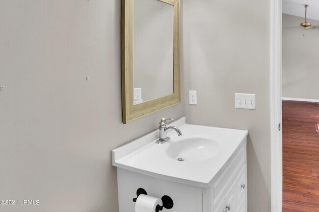 Building Photo - 25 Robin Way