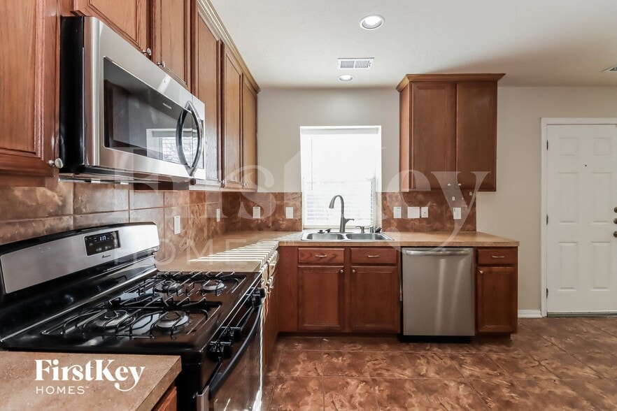 Building Photo - 19211 Sunny Leaf Ln