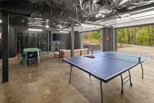 Building Photo - 2 Southport Ln