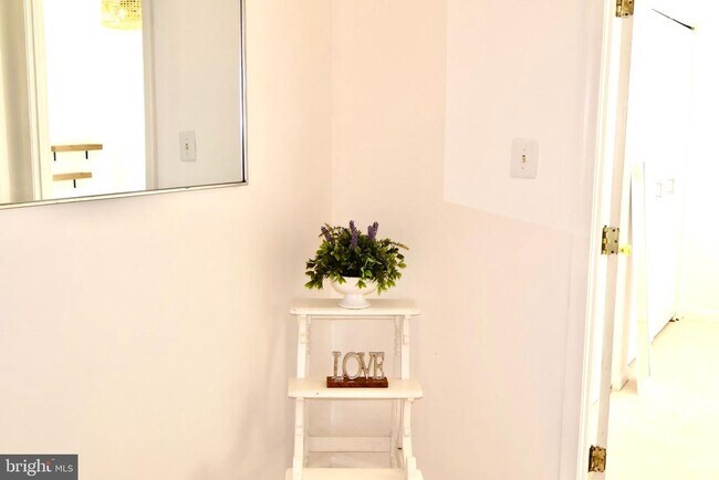 Building Photo - 5934 Mayflower Ct