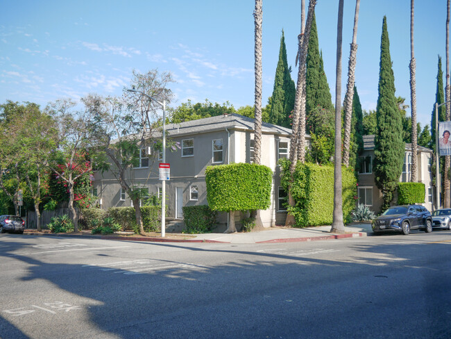 Building Photo - 416 N Doheny Dr