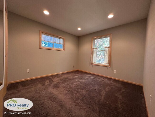 Building Photo - 3 Bedroom House **$1,000.00 off December's Rent with a December 2025 Move In**