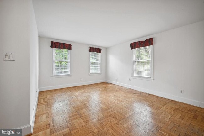 Building Photo - 2727 Ordway St NW