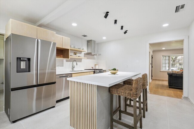 Building Photo - 3726 Las Palmas St