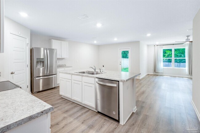 Building Photo - 975 Lovebird Ct