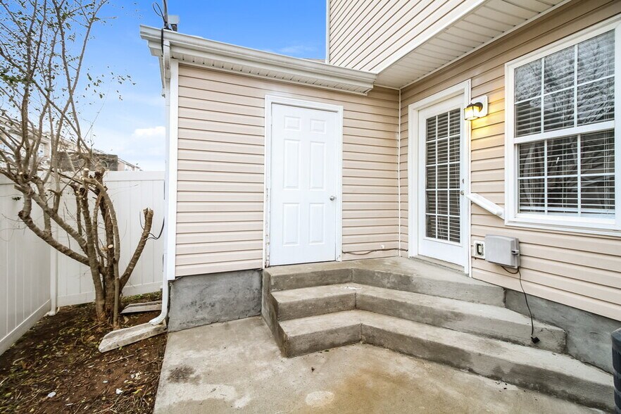 Building Photo - 8033 Logan Dr