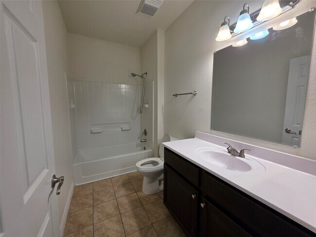 Building Photo - 6119 Lacey Oak Dr