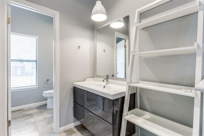 Building Photo - 9203 Knoll Crest Loop