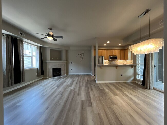 Building Photo - Distinctive 3-Story Tigard Townhouse with Stainless Steel Kitchen, Vaulted Ceilings & Attached 2-...
